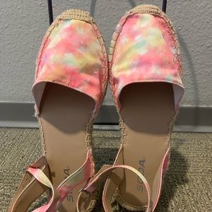 Fashionable platform sandals